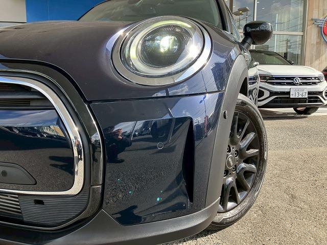 ＭＩＮＩ □３ドア　ＣＯＯＰＥＲ　シートヒーター　ミラーＥＴＣ　Ｃａｒｐｌａｙ　バックカメラ　インテリジェントセーフティー　クルーズコントロール　ヘッドアップディスプレイ　ドライビングモード　コンフォートアクセス　前後コーナーセンサー（22枚目）