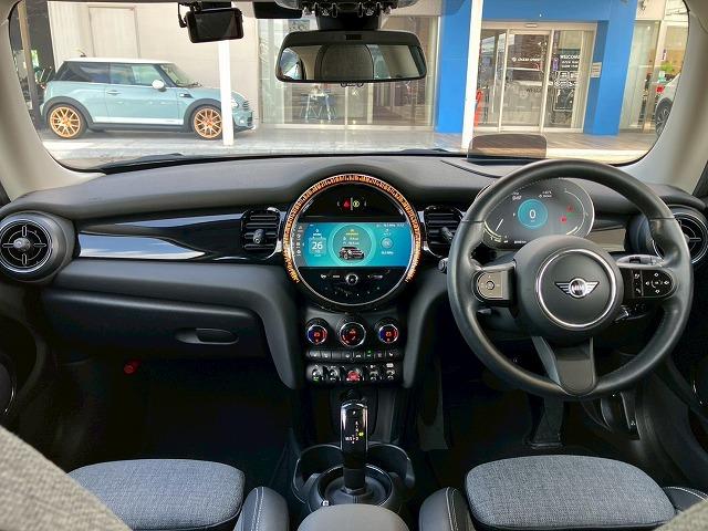 ＭＩＮＩ □３ドア　ＣＯＯＰＥＲ　シートヒーター　ミラーＥＴＣ　Ｃａｒｐｌａｙ　バックカメラ　インテリジェントセーフティー　クルーズコントロール　ヘッドアップディスプレイ　ドライビングモード　コンフォートアクセス　前後コーナーセンサー（31枚目）