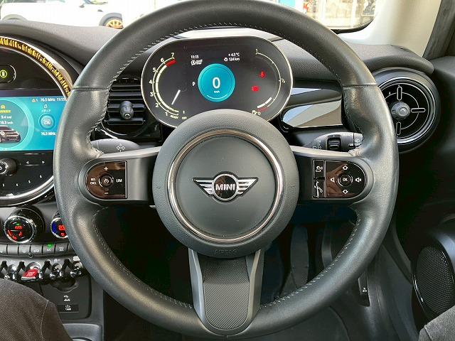 ＭＩＮＩ □３ドア　ＣＯＯＰＥＲ　シートヒーター　ミラーＥＴＣ　Ｃａｒｐｌａｙ　バックカメラ　インテリジェントセーフティー　クルーズコントロール　ヘッドアップディスプレイ　ドライビングモード　コンフォートアクセス　前後コーナーセンサー（33枚目）