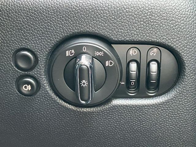 ＭＩＮＩ □３ドア　ＣＯＯＰＥＲ　シートヒーター　ミラーＥＴＣ　Ｃａｒｐｌａｙ　バックカメラ　インテリジェントセーフティー　クルーズコントロール　ヘッドアップディスプレイ　ドライビングモード　コンフォートアクセス　前後コーナーセンサー（41枚目）