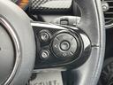 オーディオ操作やクルーズコントロールが可能なマルチファンクションステアリングが装備。走行中もスムーズに操作可能です!