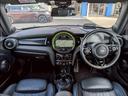 MINI 2ドア COOPER S サイドウォーク EDITION ワンオーナ ハーマンカードン 本革シート シートヒーター アダクティブクルーズコントロール 純正ナビ バックカメラ ミラーETC インテリジェントセーフティー ドライビングモード コンフォートアクセス 中古車画像_3