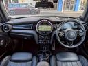 MINI 2ドア COOPER S サイドウォークエディション ワンオーナ ハーマンカードン 本革シート シートヒーター アダクティブクルーズコントロール 純正ナビ バックカメラ ミラーETC インテリジェントセーフティー コンフォートアクセス 中古車画像_3
