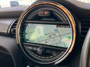 ＭＩＮＩ ５ドア　ＣＯＯＰＥＲ　Ｄ　純正ナビ／バックカメラ／コーナーセンサー／ミニドライビングアシスト／オートライト／ＥＴＣ／ドライブレコーダー／ＬＥＤヘッドライト／コンフォートアクセス／アイドリングストップ／１７インチアルミ（4枚目）
