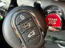2ドア JOHN COOPER WORKS シートヒーター アダクティブクルーズコントロール パドルシフト インテリジェントセーフティー ドライビングモード ヘッドアップディスプレイ ミラーETC レインセンサー オートライト(55枚目)