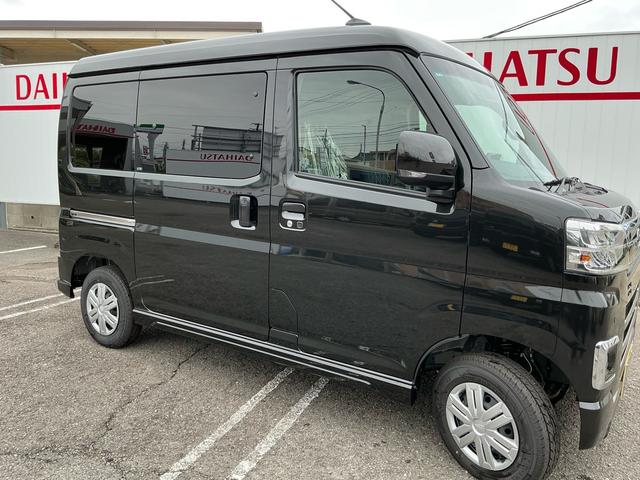アトレー ＲＳ　届出済未使用車　８インチケンウッド新品ナビ　ＣＤ・ＤＶＤ再生可能　フルセグ　バックカメラ　両側電動スライド　リヤガラスダークスモーク施工済（５％）メーカー保証継承付　ＬＥＤヘッドライト（4枚目）