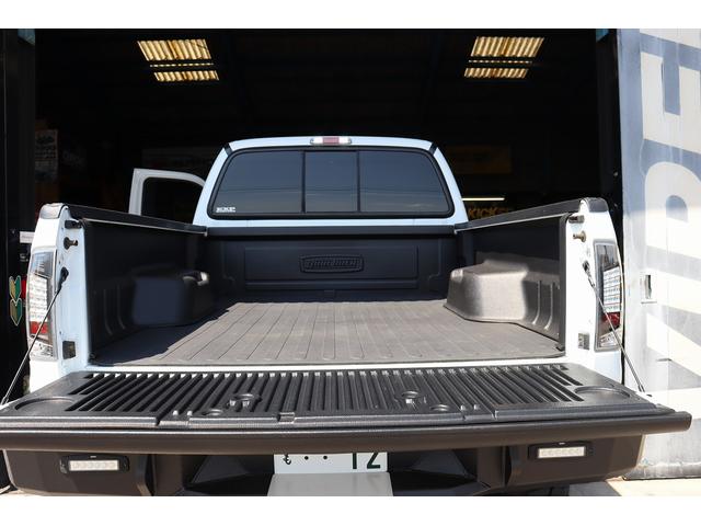 フォード Ｆ－２５０ スーパーデューティ　８インチリフトアップ　下廻り＆フェンダーラプター塗装　マグナフローマフラー　ＡＭＰ電動サイドステップ　ＸＤ２０インチアルミ＆マッドタイヤ　内装張替済み　パナ９インチナビ　Ｆ＋Ｓ＋Ｒカメラ（17枚目）