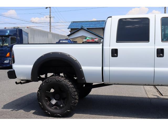 フォード Ｆ－２５０ スーパーデューティ　８インチリフトアップ　下廻り＆フェンダーラプター塗装　マグナフローマフラー　ＡＭＰ電動サイドステップ　ＸＤ２０インチアルミ＆マッドタイヤ　内装張替済み　パナ９インチナビ　Ｆ＋Ｓ＋Ｒカメラ（32枚目）