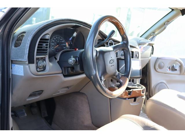 シボレーアストロ ＬＴ　正規Ｄ車　グレー全塗装済　リフトアップ　アメリカンレーシング１５インチＡＷ＆ブロックタイヤ　パナソニックフローティング地デジナビ＆バックＭ　５人乗り　セカンドシート外しリムジン仕様　レザーシート（11枚目）