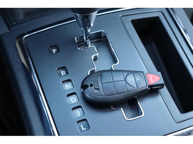 ダッジ・マグナム ＳＥ　ＳＲＴルックバンパー　ジオバンナ２２インチＡＷ　マグナフローマフラー　電子キー　パナソニック地デジナビ＆バックカメラ　天井ブラック張替済み　ＬＥＤテール　内装張替済み　管理顧客下取り車（11枚目）