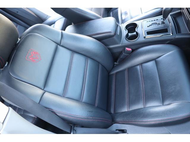 ダッジ・マグナム ＳＥ　ＳＲＴルックバンパー　ジオバンナ２２インチＡＷ　マグナフローマフラー　電子キー　パナソニック地デジナビ＆バックカメラ　天井ブラック張替済み　ＬＥＤテール　内装張替済み　管理顧客下取り車（14枚目）