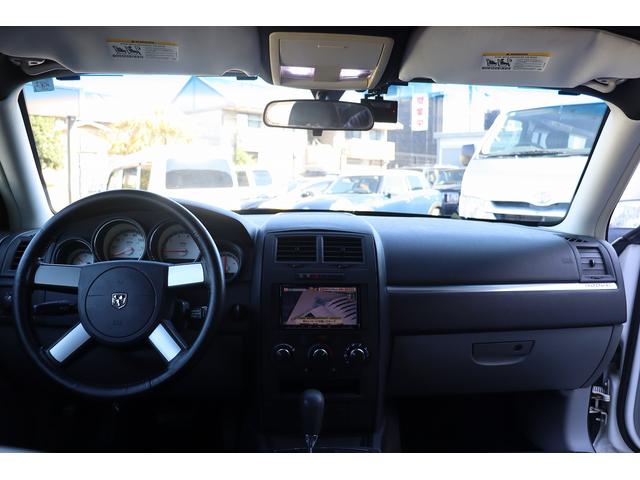 ダッジ・マグナム ＳＥ　ＳＲＴルックバンパー　ジオバンナ２２インチＡＷ　マグナフローマフラー　電子キー　パナソニック地デジナビ＆バックカメラ　天井ブラック張替済み　ＬＥＤテール　内装張替済み　管理顧客下取り車（16枚目）