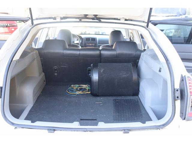 ダッジ・マグナム ＳＥ　ＳＲＴルックバンパー　ジオバンナ２２インチＡＷ　マグナフローマフラー　電子キー　パナソニック地デジナビ＆バックカメラ　天井ブラック張替済み　ＬＥＤテール　内装張替済み　管理顧客下取り車（18枚目）