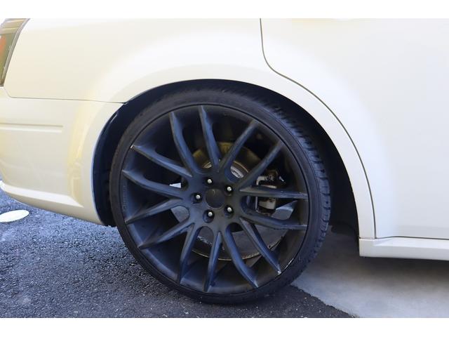 ダッジ・マグナム ＳＥ　ＳＲＴルックバンパー　ジオバンナ２２インチＡＷ　マグナフローマフラー　電子キー　パナソニック地デジナビ＆バックカメラ　天井ブラック張替済み　ＬＥＤテール　内装張替済み　管理顧客下取り車（20枚目）