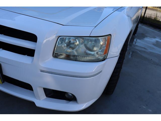 ダッジ・マグナム ＳＥ　ＳＲＴルックバンパー　ジオバンナ２２インチＡＷ　マグナフローマフラー　電子キー　パナソニック地デジナビ＆バックカメラ　天井ブラック張替済み　ＬＥＤテール　内装張替済み　管理顧客下取り車（24枚目）