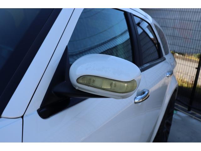 ダッジ・マグナム ＳＥ　ＳＲＴルックバンパー　ジオバンナ２２インチＡＷ　マグナフローマフラー　電子キー　パナソニック地デジナビ＆バックカメラ　天井ブラック張替済み　ＬＥＤテール　内装張替済み　管理顧客下取り車（29枚目）