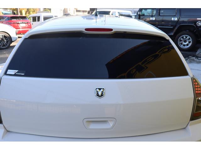 ダッジ・マグナム ＳＥ　ＳＲＴルックバンパー　ジオバンナ２２インチＡＷ　マグナフローマフラー　電子キー　パナソニック地デジナビ＆バックカメラ　天井ブラック張替済み　ＬＥＤテール　内装張替済み　管理顧客下取り車（32枚目）