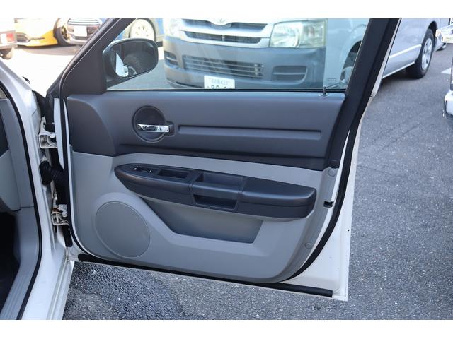 ダッジ・マグナム ＳＥ　ＳＲＴルックバンパー　ジオバンナ２２インチＡＷ　マグナフローマフラー　電子キー　パナソニック地デジナビ＆バックカメラ　天井ブラック張替済み　ＬＥＤテール　内装張替済み　管理顧客下取り車（37枚目）