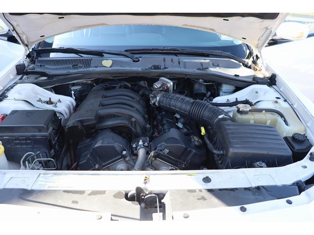 ダッジ・マグナム ＳＥ　ＳＲＴルックバンパー　ジオバンナ２２インチＡＷ　マグナフローマフラー　電子キー　パナソニック地デジナビ＆バックカメラ　天井ブラック張替済み　ＬＥＤテール　内装張替済み　管理顧客下取り車（49枚目）