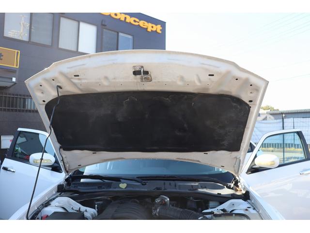 ダッジ・マグナム ＳＥ　ＳＲＴルックバンパー　ジオバンナ２２インチＡＷ　マグナフローマフラー　電子キー　パナソニック地デジナビ＆バックカメラ　天井ブラック張替済み　ＬＥＤテール　内装張替済み　管理顧客下取り車（53枚目）