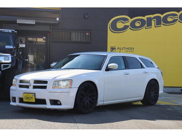 ダッジ・マグナム ＳＥ　ＳＲＴルックバンパー　ジオバンナ２２インチＡＷ　マグナフローマフラー　電子キー　パナソニック地デジナビ＆バックカメラ　天井ブラック張替済み　ＬＥＤテール　内装張替済み　管理顧客下取り車（61枚目）