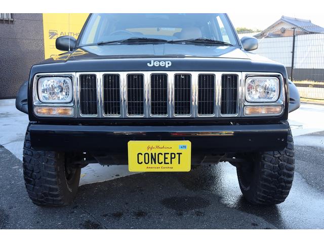 ジープ・チェロキー リミテッド　リフトアップ　１８インチＡＷ＆Ｍ／Ｔタイヤ　社外オーバーフェンダー　赤／白テール　パナソニック２ＤＩＮナビ＆バックカメラ　前後ドラレコ　ＥＴＣ　バイパーキーレス　エンジンルームＰＣＭリビルト済　下取（2枚目）