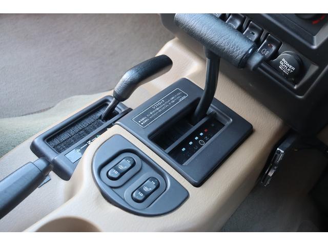 ジープ・チェロキー リミテッド　リフトアップ　１８インチＡＷ＆Ｍ／Ｔタイヤ　社外オーバーフェンダー　赤／白テール　パナソニック２ＤＩＮナビ＆バックカメラ　前後ドラレコ　ＥＴＣ　バイパーキーレス　エンジンルームＰＣＭリビルト済　下取（11枚目）