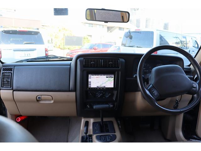 ジープ・チェロキー リミテッド　リフトアップ　１８インチＡＷ＆Ｍ／Ｔタイヤ　社外オーバーフェンダー　赤／白テール　パナソニック２ＤＩＮナビ＆バックカメラ　前後ドラレコ　ＥＴＣ　バイパーキーレス　エンジンルームＰＣＭリビルト済　下取（16枚目）