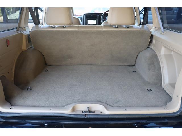 ジープ・チェロキー リミテッド　リフトアップ　１８インチＡＷ＆Ｍ／Ｔタイヤ　社外オーバーフェンダー　赤／白テール　パナソニック２ＤＩＮナビ＆バックカメラ　前後ドラレコ　ＥＴＣ　バイパーキーレス　エンジンルームＰＣＭリビルト済　下取（18枚目）