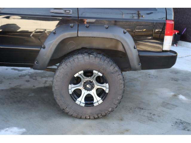 ジープ・チェロキー リミテッド　リフトアップ　１８インチＡＷ＆Ｍ／Ｔタイヤ　社外オーバーフェンダー　赤／白テール　パナソニック２ＤＩＮナビ＆バックカメラ　前後ドラレコ　ＥＴＣ　バイパーキーレス　エンジンルームＰＣＭリビルト済　下取（22枚目）