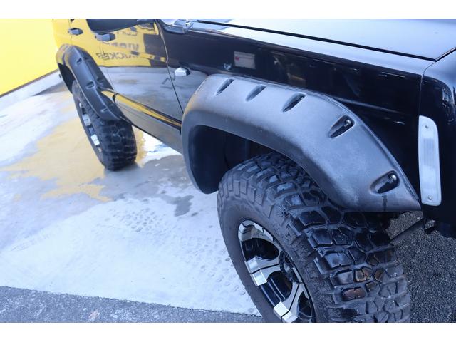 ジープ・チェロキー リミテッド　リフトアップ　１８インチＡＷ＆Ｍ／Ｔタイヤ　社外オーバーフェンダー　赤／白テール　パナソニック２ＤＩＮナビ＆バックカメラ　前後ドラレコ　ＥＴＣ　バイパーキーレス　エンジンルームＰＣＭリビルト済　下取（27枚目）