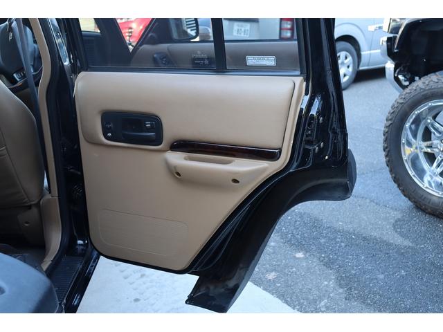 ジープ・チェロキー リミテッド　リフトアップ　１８インチＡＷ＆Ｍ／Ｔタイヤ　社外オーバーフェンダー　赤／白テール　パナソニック２ＤＩＮナビ＆バックカメラ　前後ドラレコ　ＥＴＣ　バイパーキーレス　エンジンルームＰＣＭリビルト済　下取（37枚目）