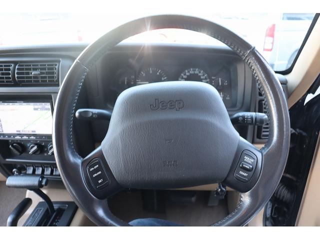 ジープ・チェロキー リミテッド　リフトアップ　１８インチＡＷ＆Ｍ／Ｔタイヤ　社外オーバーフェンダー　赤／白テール　パナソニック２ＤＩＮナビ＆バックカメラ　前後ドラレコ　ＥＴＣ　バイパーキーレス　エンジンルームＰＣＭリビルト済　下取（49枚目）