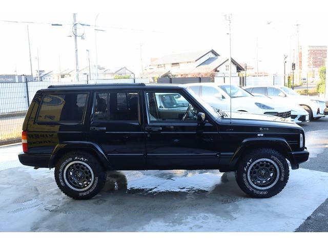 ジープ・チェロキー リミテッド ワーク グラック16インチAW&ヨコハマジオランダータイヤ アルパイン9インチディスプレイオーディオ&バックカメラ サブロクデジタルミラードラレコ バイパーキーレス 左記自社にて一式施工カスタム車(5枚目)