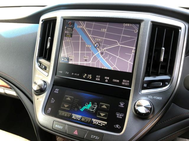 ロイヤルサルーン　ブラックスタイル　地デジ　ＨＩＤライト　クリアランスソナ－　盗難防止装置　シートヒーター　オートクルーズコントロール　キーレス　ＣＤ　パワーシート　ＥＴＣ　ＤＶＤ再生　アイドリングストップ　ＨＤＤナビ　横滑り防止装置(8枚目)