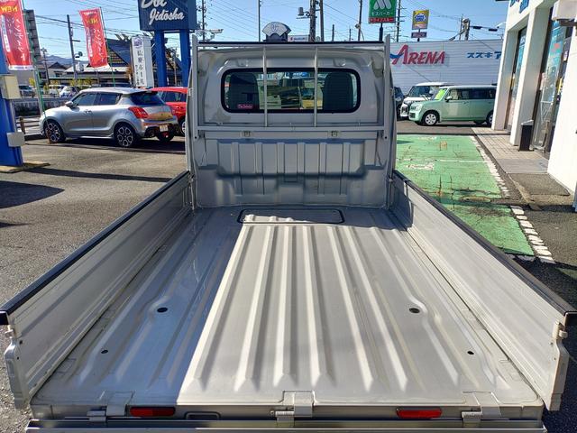 キャリイトラック ＫＣスペシャル　ワンオーナー　禁煙車　修復歴無　パートタイム４ＷＤ　５ＭＴ　パワーウインドー　キーレスエントリー　ＣＤ　ラジオ　ＵＳＢ　ＳＤカード　ＡＵＸ　大型アングルポスト　エアコン　パワステ（5枚目）