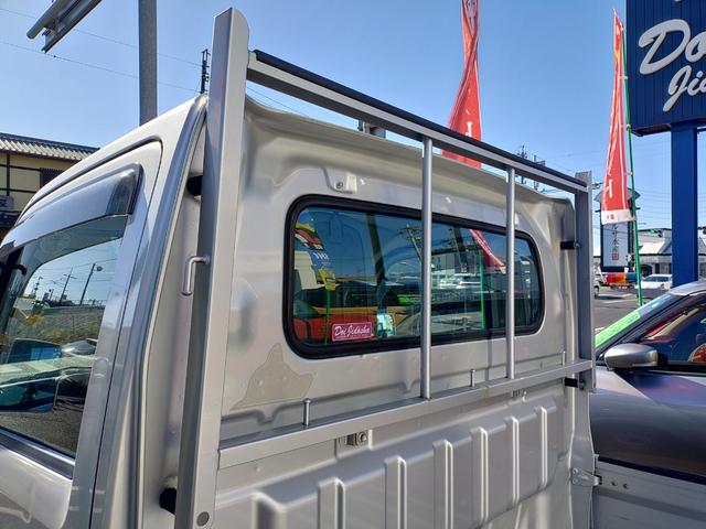 キャリイトラック ＫＣスペシャル　ワンオーナー　禁煙車　修復歴無　パートタイム４ＷＤ　５ＭＴ　パワーウインドー　キーレスエントリー　ＣＤ　ラジオ　ＵＳＢ　ＳＤカード　ＡＵＸ　大型アングルポスト　エアコン　パワステ（6枚目）