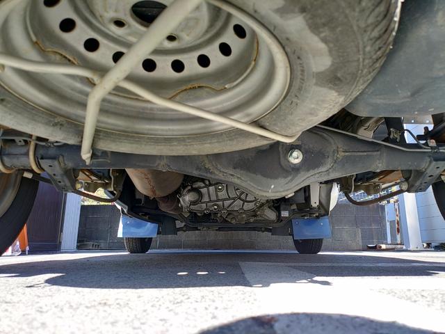 キャリイトラック ＫＣスペシャル　ワンオーナー　禁煙車　修復歴無　パートタイム４ＷＤ　５ＭＴ　パワーウインドー　キーレスエントリー　ＣＤ　ラジオ　ＵＳＢ　ＳＤカード　ＡＵＸ　大型アングルポスト　エアコン　パワステ（12枚目）