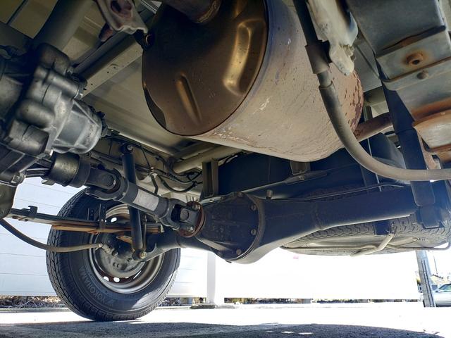 キャリイトラック ＫＣスペシャル　ワンオーナー　禁煙車　修復歴無　パートタイム４ＷＤ　５ＭＴ　パワーウインドー　キーレスエントリー　ＣＤ　ラジオ　ＵＳＢ　ＳＤカード　ＡＵＸ　大型アングルポスト　エアコン　パワステ（13枚目）