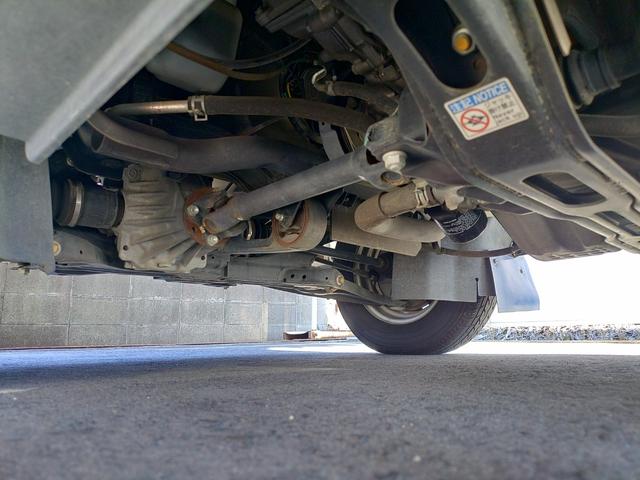 キャリイトラック ＫＣスペシャル　ワンオーナー　禁煙車　修復歴無　パートタイム４ＷＤ　５ＭＴ　パワーウインドー　キーレスエントリー　ＣＤ　ラジオ　ＵＳＢ　ＳＤカード　ＡＵＸ　大型アングルポスト　エアコン　パワステ（14枚目）