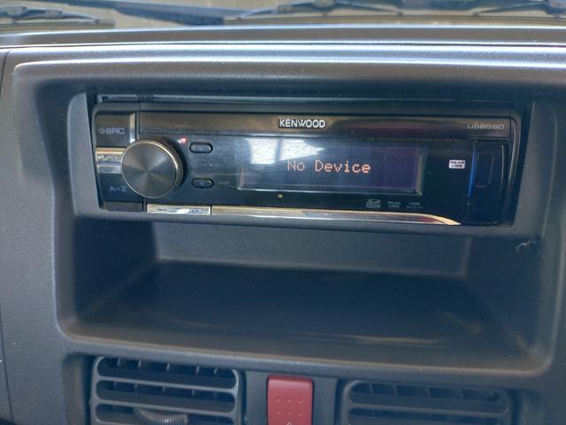 キャリイトラック ＫＣスペシャル　ワンオーナー　禁煙車　修復歴無　パートタイム４ＷＤ　５ＭＴ　パワーウインドー　キーレスエントリー　ＣＤ　ラジオ　ＵＳＢ　ＳＤカード　ＡＵＸ　大型アングルポスト　エアコン　パワステ（21枚目）