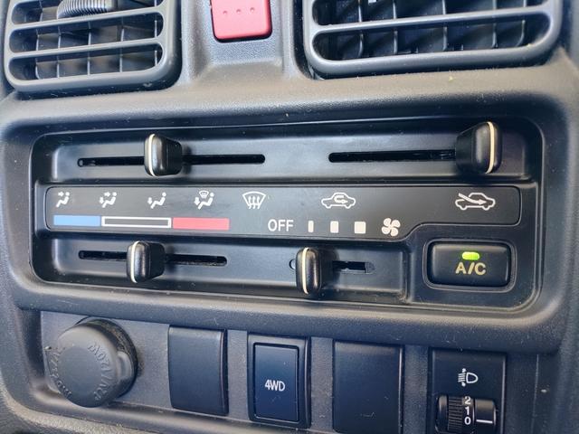 キャリイトラック ＫＣスペシャル　ワンオーナー　禁煙車　修復歴無　パートタイム４ＷＤ　５ＭＴ　パワーウインドー　キーレスエントリー　ＣＤ　ラジオ　ＵＳＢ　ＳＤカード　ＡＵＸ　大型アングルポスト　エアコン　パワステ（22枚目）