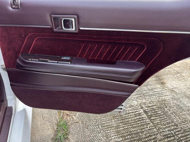 チェイサー アバンテ　ツインカム２４　純正５速ＭＴ　Ｆスポイラー　サイドステップ　スリットスポイラー　Ｒオーバーフェンダー　ロンシャンリアル３Ｐ１４インチ　車高調　トラストタコ足　純正ＯＰルーフバイザー　Ｔベルト交換済み（19枚目）