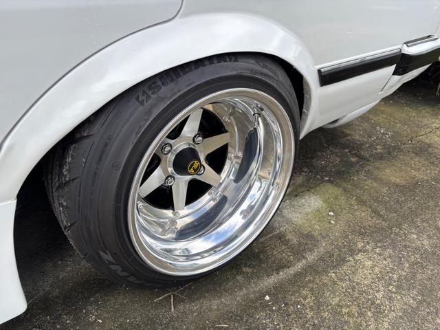 チェイサー アバンテ　ツインカム２４　純正５速ＭＴ　Ｆスポイラー　サイドステップ　スリットスポイラー　Ｒオーバーフェンダー　ロンシャンリアル３Ｐ１４インチ　車高調　トラストタコ足　純正ＯＰルーフバイザー　Ｔベルト交換済み（26枚目）