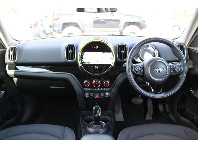MINI クーパーD クロスオーバー ワンオーナー 禁煙車 純正ナビバックカメラ ハンズフリーパワーバックドア アクティブクルコン ユニオンジャックテール LEDヘッドランプ コンフォートアクセス(2枚目)