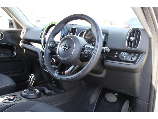 MINI クーパーD クロスオーバー ワンオーナー 禁煙車 純正ナビバックカメラ ハンズフリーパワーバックドア アクティブクルコン ユニオンジャックテール LEDヘッドランプ コンフォートアクセス(3枚目)