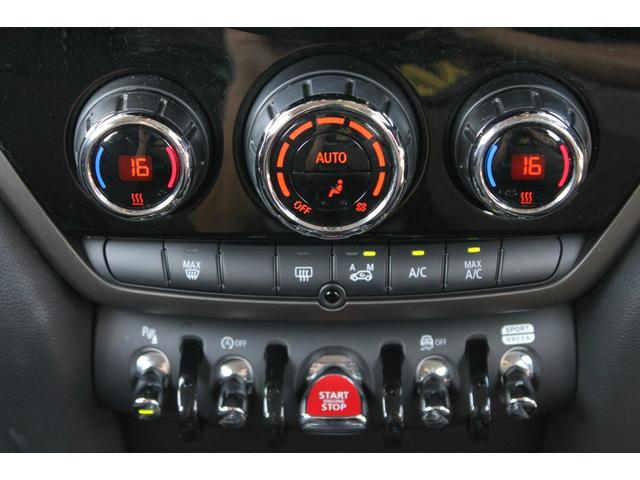 MINI クーパーD クロスオーバー ワンオーナー 禁煙車 純正ナビバックカメラ ハンズフリーパワーバックドア アクティブクルコン ユニオンジャックテール LEDヘッドランプ コンフォートアクセス(11枚目)