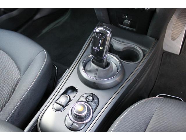 MINI クーパーD クロスオーバー ワンオーナー 禁煙車 純正ナビバックカメラ ハンズフリーパワーバックドア アクティブクルコン ユニオンジャックテール LEDヘッドランプ コンフォートアクセス(12枚目)