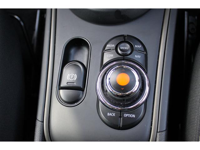 MINI クーパーD クロスオーバー ワンオーナー 禁煙車 純正ナビバックカメラ ハンズフリーパワーバックドア アクティブクルコン ユニオンジャックテール LEDヘッドランプ コンフォートアクセス(13枚目)