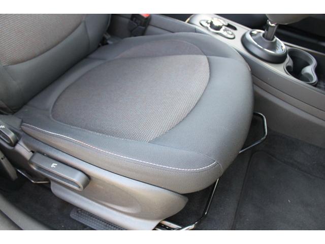 MINI クーパーD クロスオーバー ワンオーナー 禁煙車 純正ナビバックカメラ ハンズフリーパワーバックドア アクティブクルコン ユニオンジャックテール LEDヘッドランプ コンフォートアクセス(17枚目)